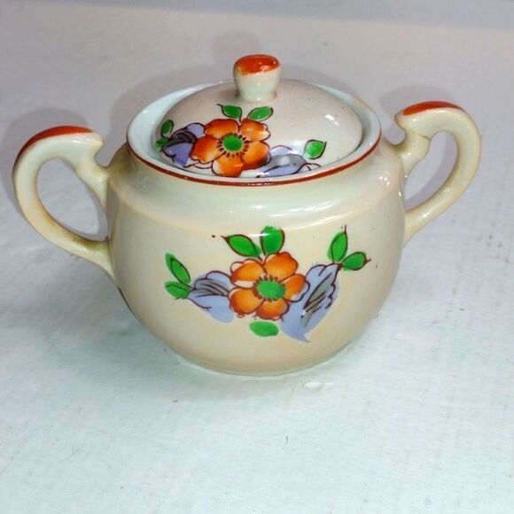 Small Sugar Bowl w/ Lid Cream Coloured Floral Pattern Two Handles Made in Japan - Picture 2 of 8